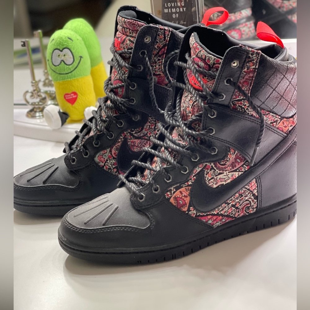 Black High-Top Nike Wedge Sneakers with Red Paisley Accent - Women's
